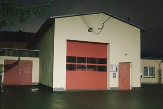 Theuma erhält Spende für Feuerwehrdepot - Feuerwehr und Gemeinde hoffen, dass am alten Feuerwehr-Standort bald die Lichter ausgehen können.