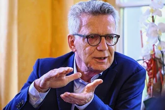 Thomas de Maizière: "Kenne und schätze das Erzgebirge" - Der Festakt in der Gemeinde Hohndorf hat Tradition. Im vergangenen Jahr hielt Dr. Sabine-Bergmann-Pohl, Präsidentin der 1990 ersten frei gewählten Volkskammer der DDR, die Festrede. Am Montag übernimmt Thomas de Maizière (Foto) diese Aufgabe.