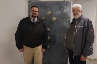 Thomas Frohne geht in den Ruhestand - Zwickauer Großvermieter GGZ auf der Suche nach neuem Geschäftsführer - Thomas Frohne (rechts) mit Sebastian Lasch bei der Besichtigung der Baustelle des Zwickauer Stadtarchives.