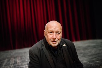 Thomas Thieme - der Neue im „Erzgebirgskrimi“: „Ich habe nicht sofort zugesagt“ - Thomas Thieme spielte auf der Theaterbühne, in Film und Fernsehen zahlreiche Rollen, jetzt kommt eine neue hinzu: im „Erzgebirgskrimi“.