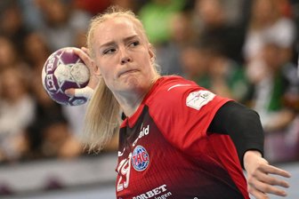 Thüringer HC erzwingt Entscheidungsspiel - Johanna Reichert und die Bundesliga-Handballerinnen des Thüringer HC setzten sich im zweiten Halbfinalduell knapp gegen die HSG Blomberg-Lippe durch. (Archivbild)