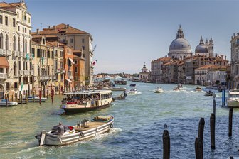Thüringer Reiseanbieter reagiert auf CO2-Emissionen: „Wir haben den Reisepreis fürs Klima erhöht“ - Nach Venedig geht’s nun per Bahn statt mit dem Flieger.