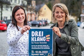 Thumer Orchestertreff fällt erneut aus - "Dreiklang" soll trösten - Britt Anger (r.) als Vorstandsvorsitzende des Vereins Jugendblasorchester der Stadt Thum und die ehrenamtliche Programmplanerin Claudia Haase freuen sich auf "Dreiklang". 