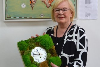 Tickende Bilder in Galerie „Art In“ in Meerane - Ute Hebenstreit zeigt im Kabinett der Galerie „Art In“ Bilderuhren