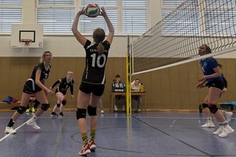 Tiebreak-Spezialistinnen aus dem Erzgebirge können es auch anders - Immer wieder wurden die Pässe der Zuspielerin Milena Ehrig von ihren SGM-Teamkolleginnen verwertet.
