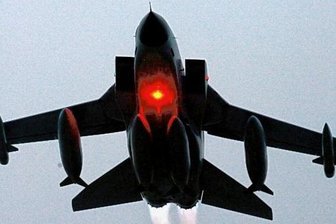 Tiefflieger über nördlichem Vogtland - Ein Tornado-Kampfjet der Bundeswehr.