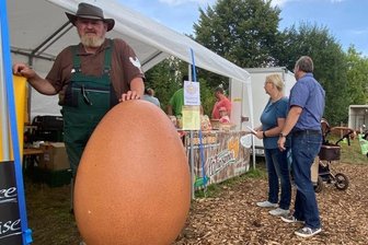 Tierhalter fühlen sich ungerecht behandelt - Jörg Naumann hält 1150 Hühner. "Ohne Enthusiasmus geht es nicht."