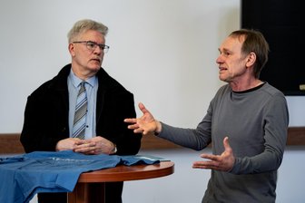 Tierpark Freiberg kann sich freuen: Kult-Band Keimzeit hilft mit einer tollen Idee - Keimzeit-Sänger Norbert Leisegang (r.) und Tino Steglich vom Förderverein Tierpark Freiberg.
