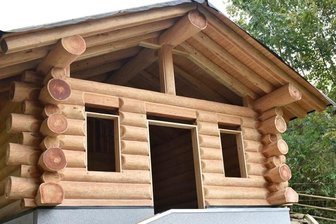 Tierpark: Uhu-Voliere neu, Blockhütte wächst - Neues aus dem Tierpark Klingenthal: Ein Informationszentrum nimmt langsam Formen an.