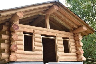 Tierpark: Uhu-Voliere neu, Blockhütte wächst - Neues aus dem Tierpark Klingenthal: Ein Informationszentrum nimmt langsam Formen an.