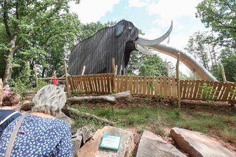 Tierpark, Wildgatter, Museen: Besuch von Freizeiteinrichtungen in Chemnitz soll deutlich teurer werden - Eine der letzten größeren Investitionen im Tierpark war die Fertigstellung des Eiszeitspielplatzes. Der Besuch der Einrichtung soll nach den Vorstellungen des Rathauses im kommenden Jahr deutlich teurer werden.