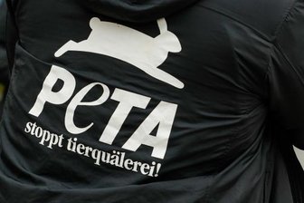 Tierschutzorganisation provoziert in Zwickau mit "Babygrillen" - 