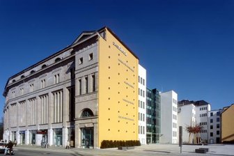Tietz öffnet wieder - Volkhochschule bleibt geschlossen -
