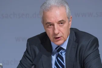 Tillich verspricht den Sachsen "starken Staat" mit mehr Polizei - Sachsens Ministerpräsident Stanislaw Tillich (CDU) auf der Pressekonferenz am Dienstag.