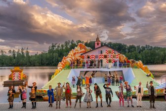 Tipps für ein tolles Wochenende in Mittelsachsen - Beim „Weißen Rössl“ steht wieder ein Großaufgebot an Darstellern auf der Seebühne Kriebstein. Premiere ist am Freitagabend und am Samstagabend.