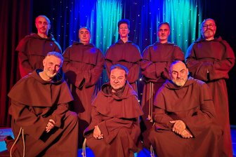 Tipps fürs erste Adventswochenende im Oberen Vogtland - Das Ensemble Magic Gregorian Night tritt am Sonntag, 19 Uhr im König-Albert-Theater Bad Elster auf.