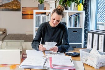 Tipps von Experten: So holen Sie steuerlich mehr raus - Wer Rechnungen aufhebt und sammelt, tut sich bei der Steuererklärung leichter.