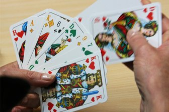 Tipps zum Wochenende im Raum Stollberg: Skatturnier, Oldtimer, Wohnraumbesichtigung - Zum Skatspiel wird auf den Hofmarkt Ziegs in Jahnsdorf geladen.
