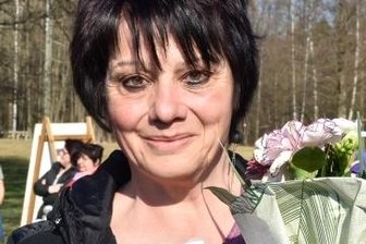 Tirpersdorf ehrt seine "Theater-Mutter" - Die Gemeinde Tirpersdorf und die Sparkasse Vogtland haben Birgit Kesselboth mit einem Bürgerpreis geehrt. 