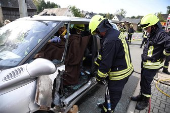 Tirpersdorfer Feuerwehrleute wählen im Februar neuen Chef - Die Freiwillige Feuerwehr Tirpersdorf, im Foto eine Übung im Oktober, wählt im Februar einen neuen Chef.