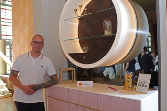 Tischlermeister zeigen Ungewöhnliches - Phillip Kraus aus Leukersdorf baute eine moderne Anrichte.