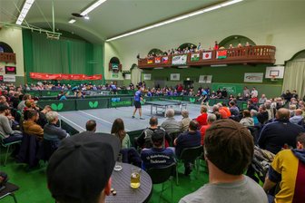 Tischtennis, 2. Bundesliga: Die „Grüne Hölle“ des TTC Sachsenring Hohenstein-Ernstthal bleibt zu Saisonbeginn still - Auf ihre reguläre Spielstätte, die immer bestens gefüllte Pfaffenbergturnhalle, müssen Fans, Spieler und Verantwortliche des TTC Sachsenring für ein paar Monate verzichten.