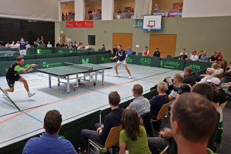 Tischtennis, 2. Bundesliga: Heimdebüt des TTC Sachsenring Hohenstein-Ernstthal in Limbach-Oberfrohna mutiert gegen Fortuna Passau zur Nervenschlacht - Rund 150 Zuschauer haben am Sonntag in Limbach-Oberfrohna für ordentlich Stimmung gesorgt. Dafür bekamen sie über vier Stunden Tischtennis mit einem packenden Schlussakt zu sehen.