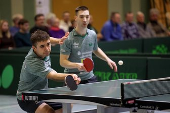 Tischtennis, 3. Bundesliga: TTC Sachsenring Hohenstein-Ernstthal kann den Favoriten TSV Windsbach nur am Anfang ärgern - Karl Zimmermann (vorne) und Nick Neumann-Manz - hier bei einem Spiel der ersten TTC-Mannschaft - brachten Sachsenring II am Sonntag in Führung.
