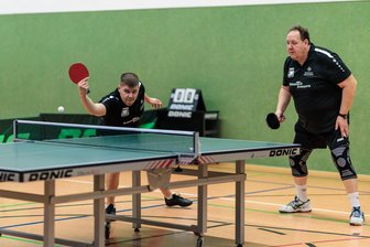Tischtennis: Altmittweidaer gewinnen „kleines Derby“ gegen Frankenberg - Rico (l.) und Thomas Ludwig gewannen ihr Doppel gegen die Frankenberger glatt mit 3:0.