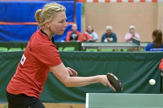 Tischtennis: Aufsteiger ESV Lok Zwickau schrammt erfolgreich an der Relegation vorbei - Nadine Richter holte am Samstag zum Saisonabschluss den einzigen Punkt für die Tischtennisspielerinnen des ESV Lok Zwickau.