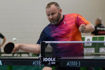 Tischtennis-Bezirksliga: Lengenfeld verliert in Reichenbach zwar so hoch wie nie, ringt aber deren Spitzenspieler nieder - Markus Flechsing vom VfB ist es in Reichenbach gelungen, die neue Nummer eins Matej Beran zu besiegen. Es war ein knappes Match, das am Ende mit 3:2 an den Lengenfelder ging.