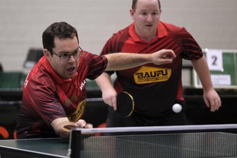 Tischtennis: Bezirksligateams aus Reichenbach und Lengenfeld treffen am Samstag als Erster und Letzter aufeinander - Lengenfeld Carsten Gündel (links) muss am Wochenende auf seinen Doppelpartner Carsten Wolf (rechts) verzichten, denn dieser steht jetzt für Reichenbach auf der anderen Seite der Tischtennisplatte.