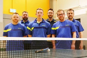 Tischtennis: Bundesliga-Damen zeigen Marienberger Männern die Grenzen auf - Denny Zabelt, Zdenek Zaspal, Julian Owczarek, Oliver Nimtz, Tilo Reichel und André Seifert (von links) bildeten in dieser Saison die Stammbesetzung des TTV Blau-Gelb.