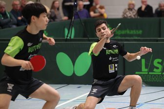 Tischtennis: Bundesligist Hohenstein-Ernstthal feiert Wochenende und (temporäre?) Verabschiedung nach Maß - Das Doppel von Carlos Mühlbach (r.) und Jeongmun Ho gegen Wang/Arpas war umkämpft. Am Ende jubelten die TTC-Spieler nach einem knappen 3:2-Erfolg. Eine Woche zuvor beeindruckte Ho nicht nur mit seinen athletischen Fähigkeiten.