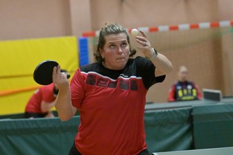 Tischtennis: ESV Lok Zwickau spielt als Oberliga-Aufsteiger eine gute Rolle - Volle Konzentration: Das Foto zeigt Lok-Spielerin Alena Wasikova beim 6:4-Heimsieg Anfang Dezember gegen Alemania Riestedt II.