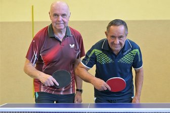 Tischtennis: Hohndorfer holt erste Einzelmedaille bei Deutschen Meisterschaften - Holger Staskiewicz (links) spielte in Hamm groß auf und belohnte sich mit Bronze im Einzel. Uwe Wingeyer schied nach der Gruppenphase aus. Im Doppel gewannen beide Silber.