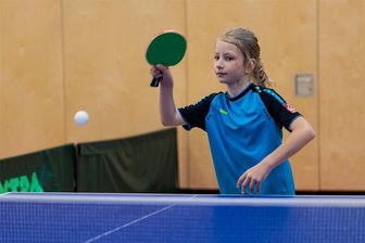 Tischtennis: Junge Mittelsächsin schlägt sich beim Bundesfinale achtbar - Beim Bundesfinale der Minis im bayerischen Beratzhausen hat Johanna Hinkelmann vom Lichtenauer SC Platz 11 belegt. Die Methauerin gewann drei Gruppenspiele.