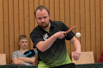 Tischtennis: Lokalmatador beweist den längsten Atem - Beim Heimturnier obenauf: Gegen David Neuber war beim Weihnachtsturnier kein Kraut gewachsen.
