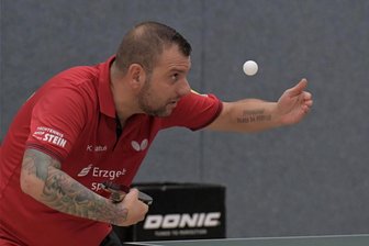 Tischtennis: Lugauer erhalten sich alle Chancen - Volle Konzentration: Krisztian Katus und der TTC Lugau haben in der Regionalliga ihre Niederlagenserie gestoppt.