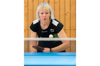 Tischtennis-Oberliga: Saxonia-Damen bringen aus Sachsen-Anhalt einen Zähler mit - Hoch konzentriert: Teamchefin Sandra Stenzel war in Halle mit 2,5 Zählern der Garant für den ersten Punktgewinn in der Oberliga.