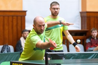 Tischtennis-Oberliga: Warum die Aktiven des TSV Gornsdorf trotz deutlicher Auftaktpleite gelassen bleiben - Da sah noch alles gut aus für den TSV: Ales Hanl (links) und Ivo Wunderlich gewannen ihr Doppel.