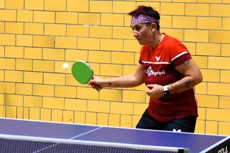 Tischtennis: Oldies aus dem Annaberger Raum machen reiche Beute bei den Landesmeisterschaften - Die Crottendorferin Beatrix Hermann gewann in Hoyerswerda zwei Medaillen in der AK 55: Silber im Doppel und Bronze im Einzel.