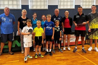 Tischtennis: Prominente Gäste üben mit dem Tirpersdorfer Nachwuchs - Die Gäste von Post Mühlhausen begeisterten bei ihrem Gastspiel in Tirpersdorf.