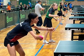 Tischtennis, Ranglistenturnier: Diese Vogtländer gehören zur Top 10 von Sachsen - Beim Ranglistenturnier in Döbeln gab es für die vier Vogtländerinnen Licht und Schatten. Lea Riedel (links) brachte es am weitesten.