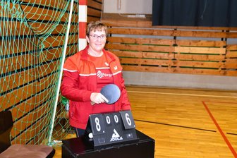 Tischtennis: SG Tannenberg/Crottendorf kassiert Klatsche zum Hinrunden-Abschluss - Den einzigen Zähler gegen den Spitzenreiter Leutzscher Füchse holte Teamchefin Ines Schmidt, hier in einer früheren Partie am Zählgerät.