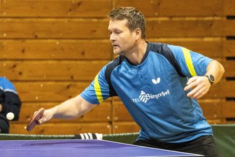 Tischtennis: Tannenberger Männer kehren in die Erfolgsspur zurück - Miroslav Cervený zeigte seine ganze Klasse und feierte gegen den Oschatzer Spitzenspieler Olaf Dathe seinen 13. Saisonsieg. Der Tscheche musste in der ganzen Spielzeit nur eine Partie abgeben.
