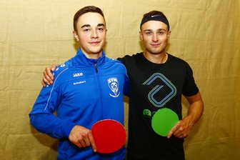 Tischtennis: Tannenberger trotzen ungeschlagenem Spitzenreiter Remis ab - Lenny (l.) und Leon Schubert, die beiden Tischtennis-Brüder aus Tannenberg, hatten sich die Rückkehr an ihre alte Wirkungsstätte anders vorgestellt.