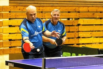 Tischtennis: Tannenberger wahren weiße Heimweste und spielen sich fürs Spitzenspiel warm - Jiri Ezr (links) und Josef Cermak gewannen ihr Doppel gegen Wurzen.