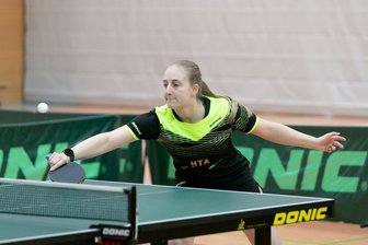 Tischtennis: Überschaubares Teilnehmerfeld bei Erzgebirgsmeisterschaften in Annaberg-Buchholz - Heidi Knoth, sonst in der Erzgebirgsklasse der Männer aktiv, schmetterte sich bei den Erzgebirgsmeisterschaften zu zwei Titeln.