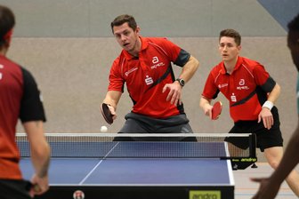 Tischtennis: Warum Schwarzenberg zurecht an der Tabellenspitze steht - Mit zwei gewonnenen Doppeln trugen Jan Polansky (l.) und Lennart Bergauer einen entscheidenden Teil zum Erfolg gegen die Leutzscher Füchse bei.